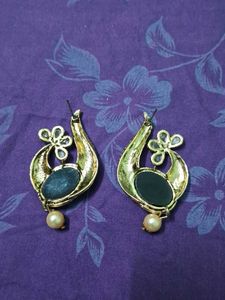 Elegant Black Stone &amp; Pearl Earrings