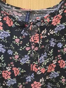 🌸Floral Print Lace-Up Top