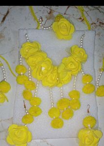 Yellow Floral Jewellery Set