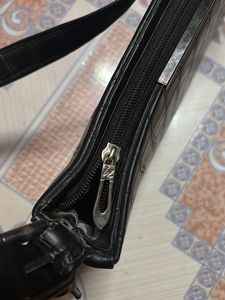 Chic Black Croc Embossed Shoulder Bag