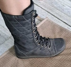 Clarks(New) *bendable* Stylish dark grey Boots