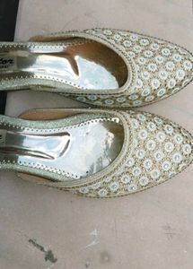 Women's Gold Embellished Punjabi Jutti | Size 40 |