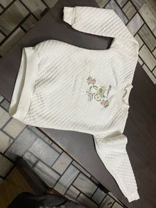 Quilted White Sweatshirt with Floral Print