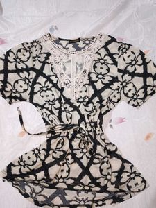 Stylish Black & White Print Tunic Top