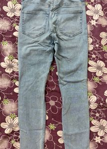 Light Wash Ripped Jeans