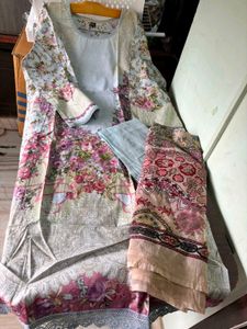 Beautiful Floral Print Kurta Set
