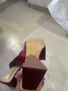 Retro-Walk Velvet Finished Heels