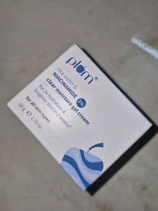 Plum Niacinamide Gel Cream moisturizer