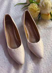 Elegant White Croc Print Heels