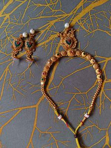 Elegant Gold-Toned Necklace Set