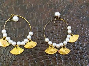 Funky Lip Pearl Hoop Earrings