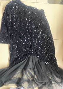 black one side open hand dress