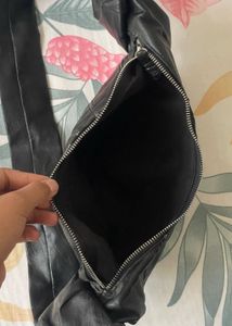 Chic Black Croissant Shoulder Bag