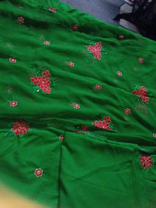 Green 💚 Colour Rose 🌹 Design Unstitched Suit.
