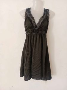 Elegant Black Lace Trim Nightdress