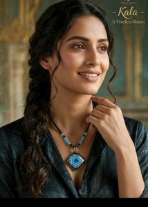 Elegant Blue Flower Pendant Necklace