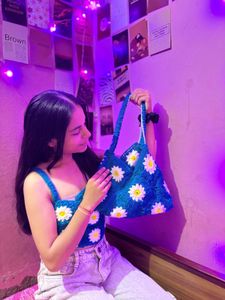 Crocheted Teal Daisy Handbag