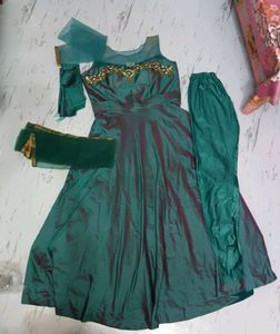 Gown New With Sleeves Dupatta Legi || Grab Now