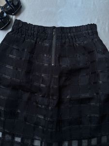 Chic Black Pleated Skirt