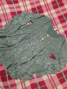 Floral Print top with Wooden Buttons