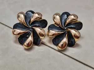 Vintage Black &amp; Gold Floral Earrings