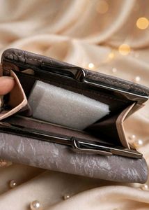 SALE 🆕️ Gray Trifold Wallet
