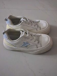 White Casual Sneakers with Blue Accents