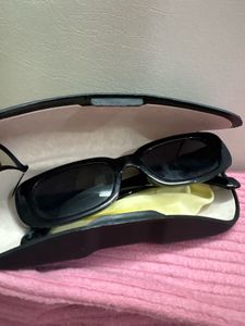 Chic Black Rectangle Sunglasses
