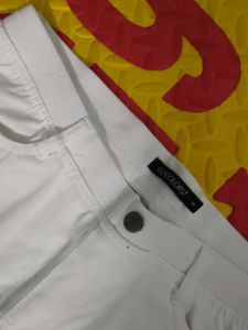 Un used M size Women's White Slim Fit Pants