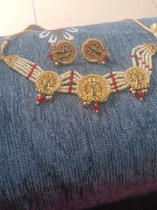 traditional pearl chokar jewelry set with red & gr