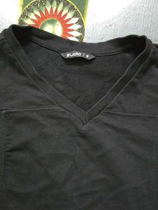 Black V-Neck Cropped Sweatshirt