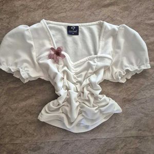 white ruched sleeve top ⋆‧°𓏲ּ𝄢