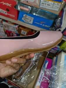Elegant Pink Flats with Flower Detail