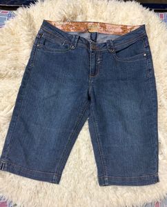 Y2K Classic Mid-Wash Denim Capris