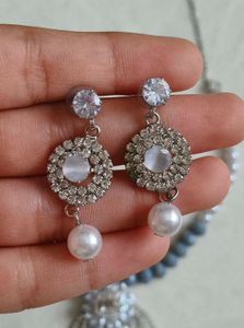 Pearl &amp; Crystal Necklace Set