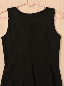 Black Sleeveless Graphic Print Top