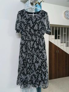 Chic Black Floral Dress