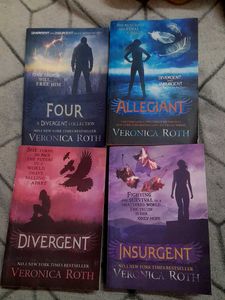 Divergent Series  - Veronica Roth