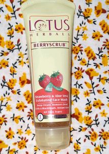 Lotus Herbals Berry Scrub Face Wash