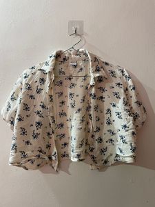 Veromoda Blue And White Floral Crop Shirt