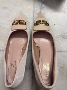 Elegant Beige Flats with Gold Buckle Accent
