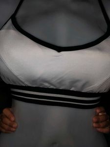 Trendy Criss-Cross Back Strappy Sports Bra / Crop