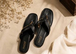 Combo of 2 Flat Sandals 🖤🩷
