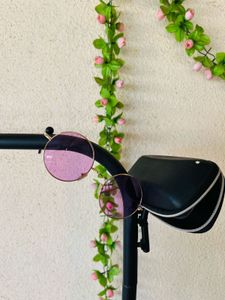 Round Sunglasses with Case