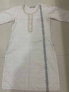 100% cotton Elegant White &amp; Gold Printed Kurta