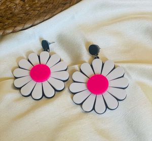Daisy Flower Dangle Earrings