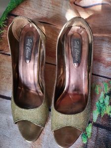 Golden Heel