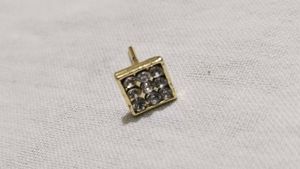 Elegant Gold Stud Earring