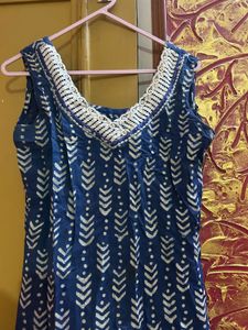Blue &amp; White Printed Sleeveless Kurta