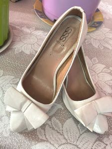 Chic White Bow Heels